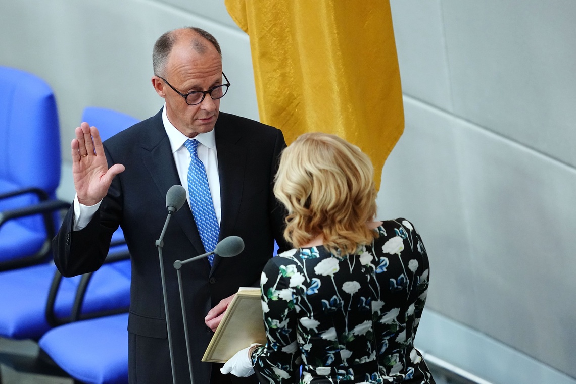 Friedrich Merz spricht den Amtseid