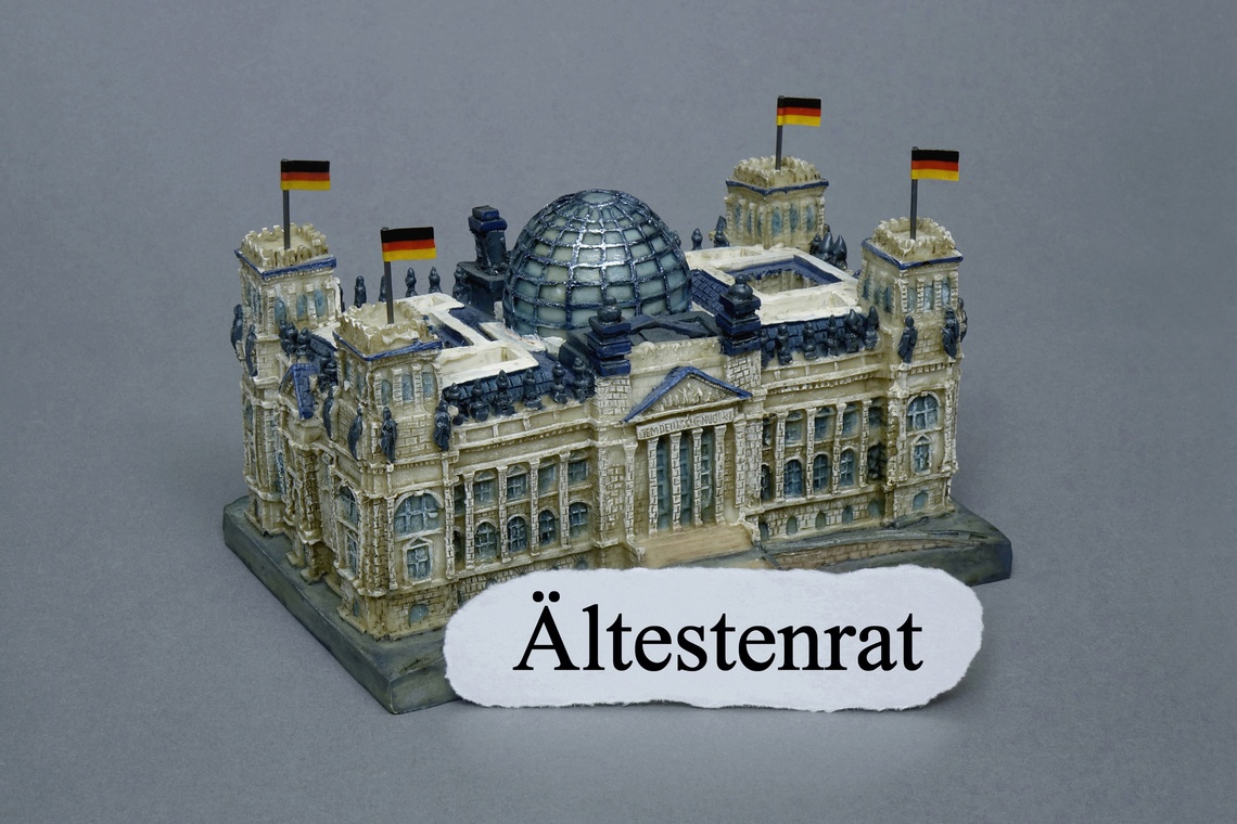 Bundestagsminiatur mit dem Wort Ältestenrat davor