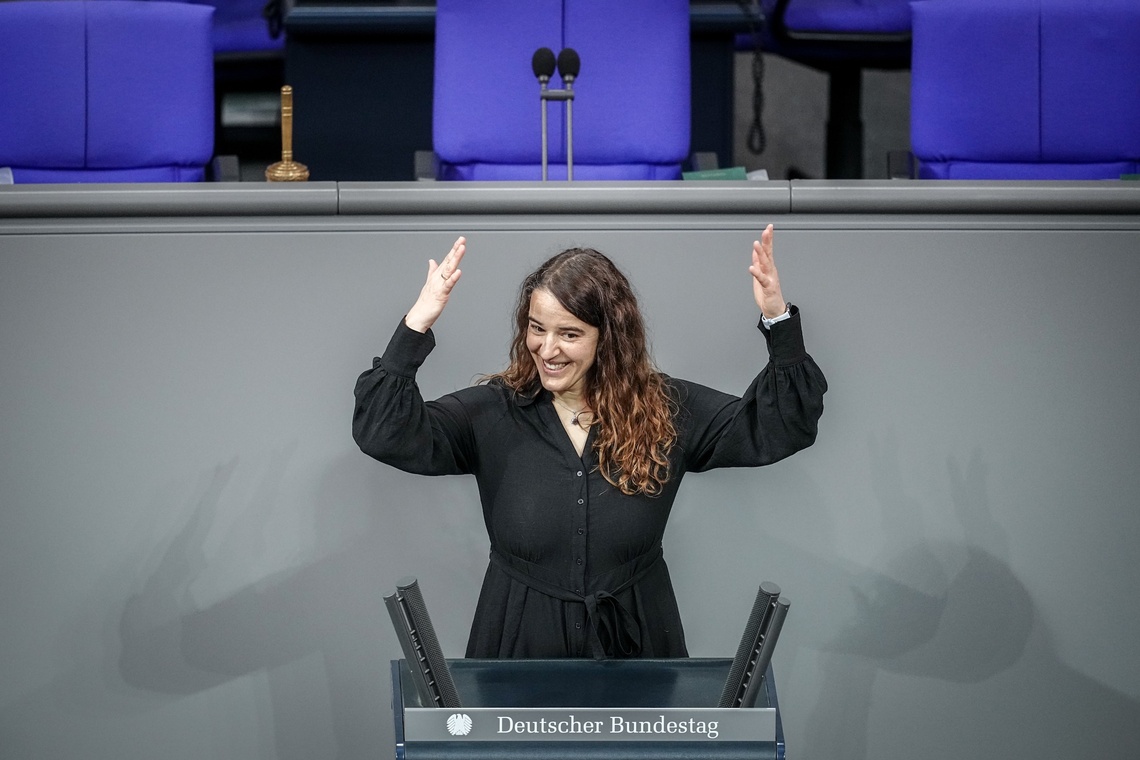 Heike Heubach (SPD-Abgeordnete) am Rednerpult im Bundestag 